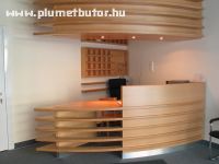 Irodabútor - bükk réteges lemezből készült irodai recepciós pult